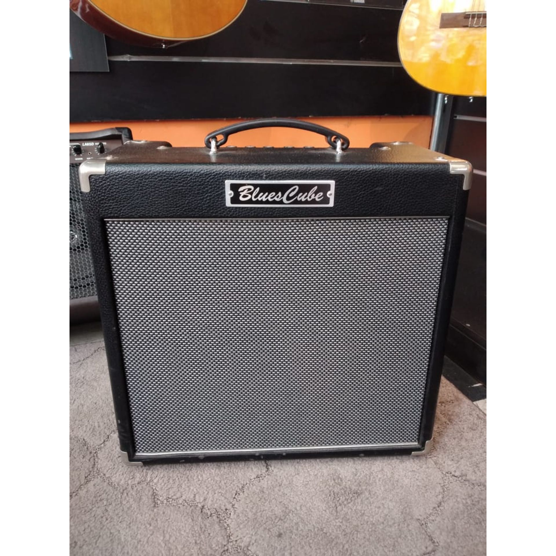 AMPLIFICADOR COMBO ROLAND BLUES CUBE STAGE BC-HOT-BK - X5Music