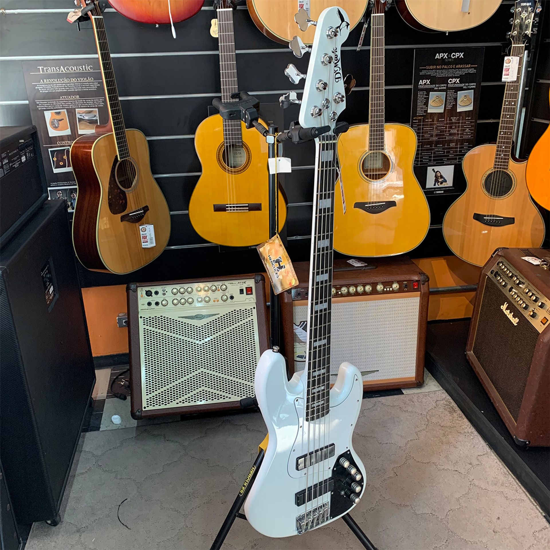 BAIXO DMARK JAZZ BASS 5C BRANCO BARTOLINI MKII PREAMP AGUILAR OPB3