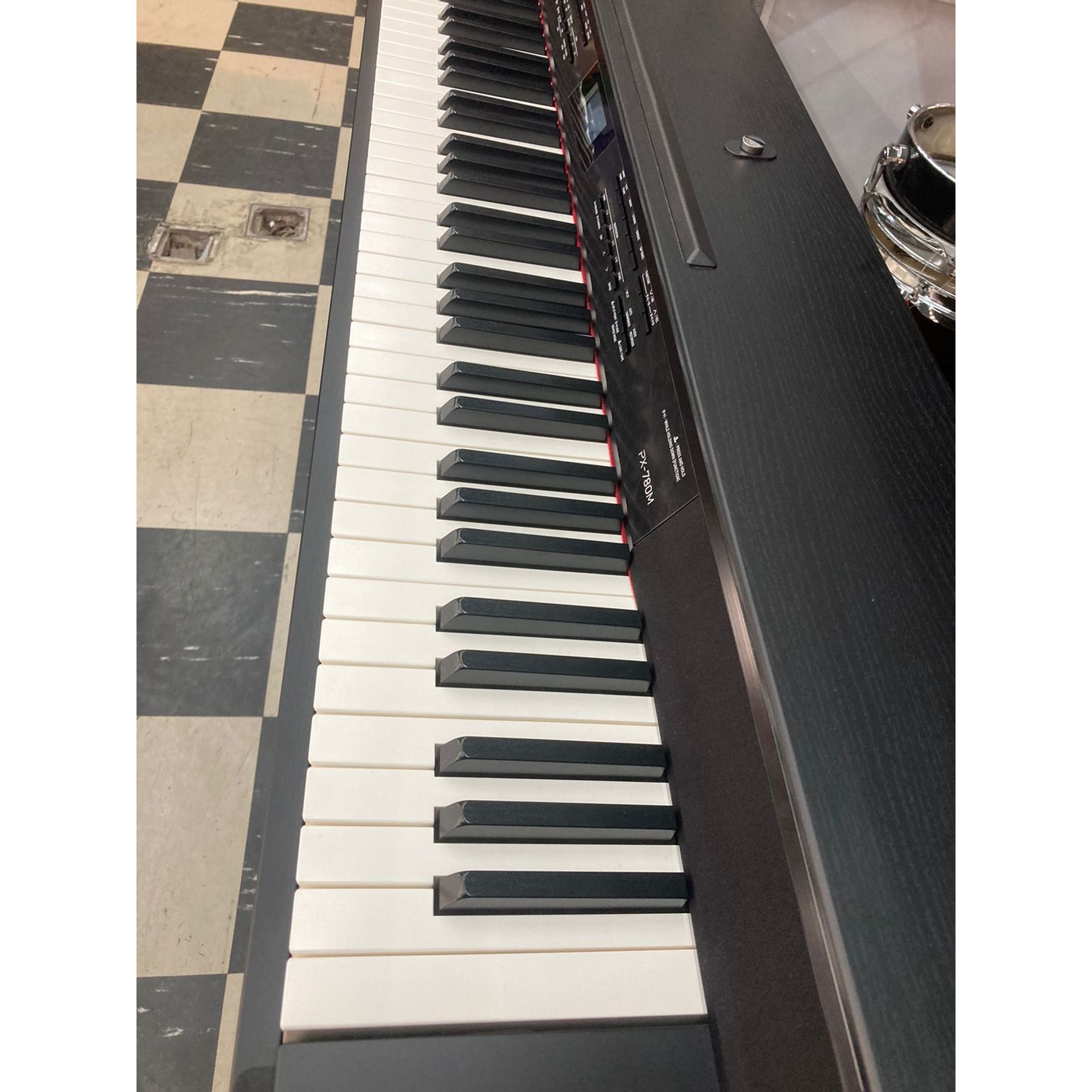 PIANO DIGITAL CASIO PX 780M PRETO USADO X5Music